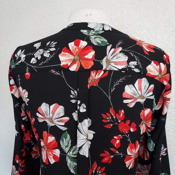 Express Black w/Red Floral Lightweight Blouse Size Small - Picture 10 of 12